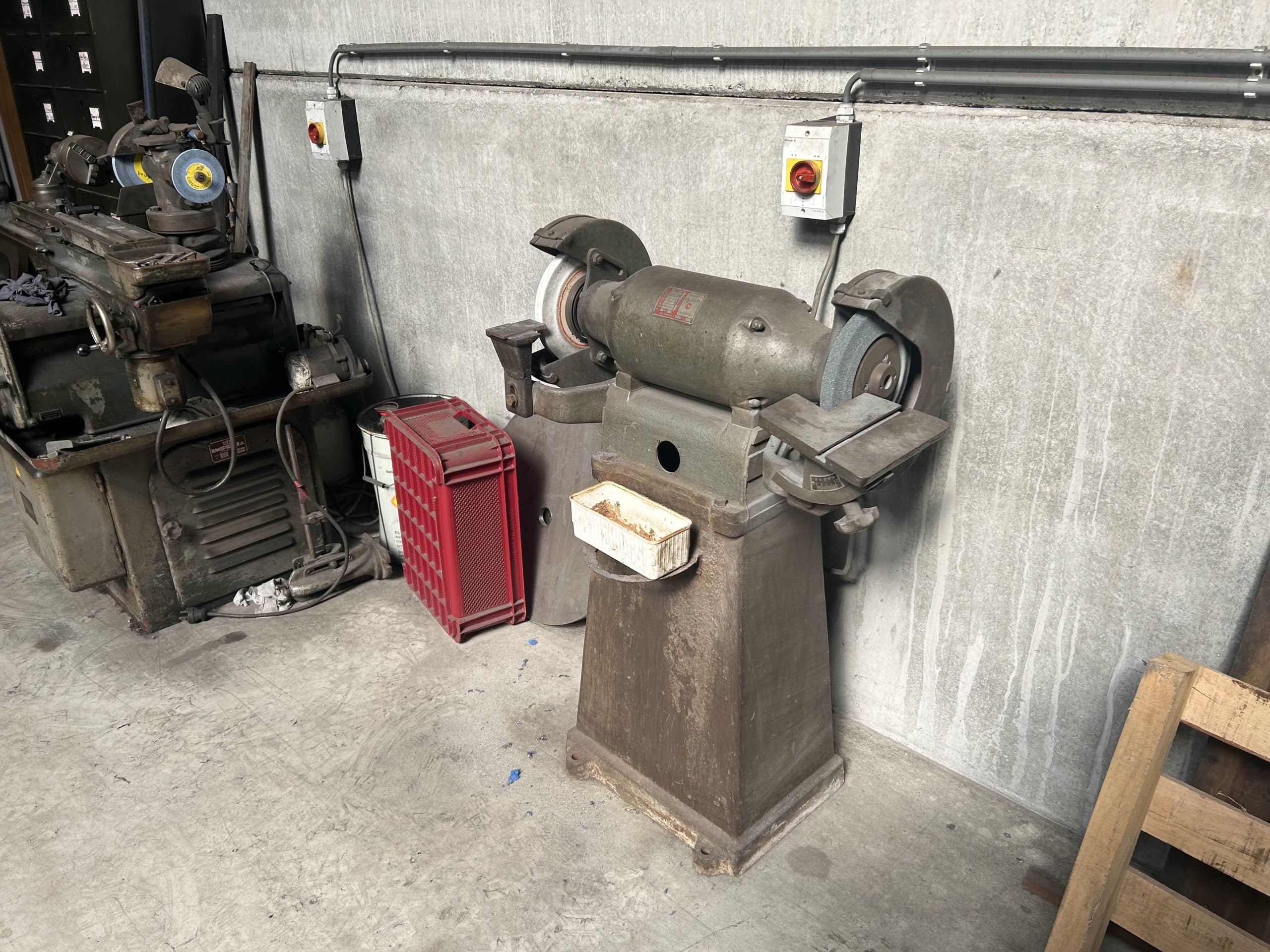 Bench grinder (Complete factory for sale)