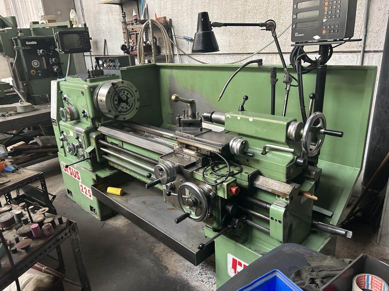 LATHE UTSUS 225